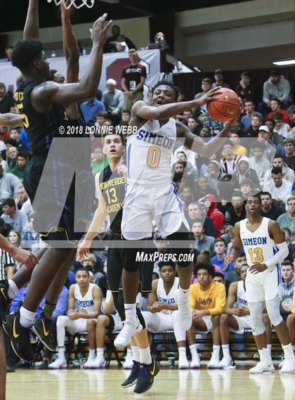 Thumbnail 2 in Montverde Academy vs. Simeon (Spalding Hoophall Classic) photogallery.