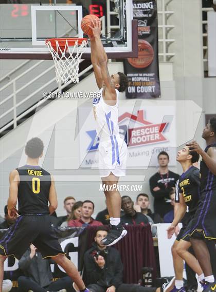 Thumbnail 1 in Montverde Academy vs. Simeon (Spalding Hoophall Classic) photogallery.