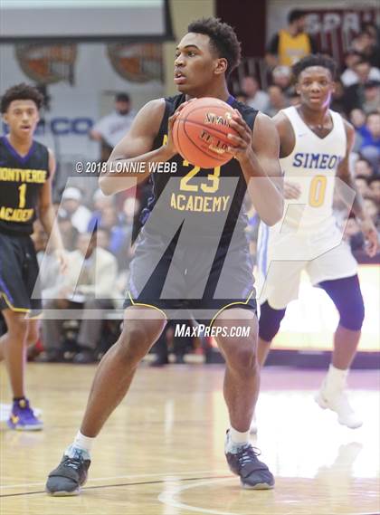 Thumbnail 1 in Montverde Academy vs. Simeon (Spalding Hoophall Classic) photogallery.