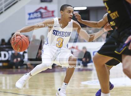 Thumbnail 2 in Montverde Academy vs. Simeon (Spalding Hoophall Classic) photogallery.