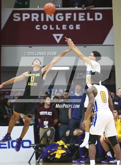 Thumbnail 3 in Montverde Academy vs. Simeon (Spalding Hoophall Classic) photogallery.