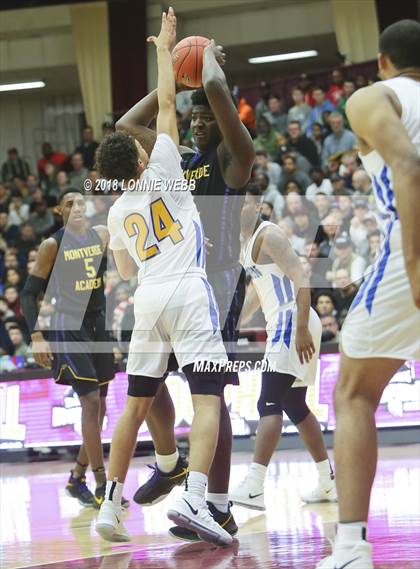 Thumbnail 1 in Montverde Academy vs. Simeon (Spalding Hoophall Classic) photogallery.