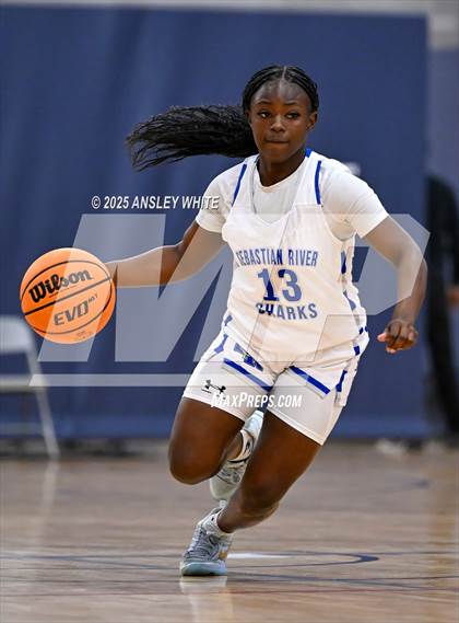 Thumbnail 1 in Sebastian River vs. Palm Harbor University (Tampa Bay Christmas Invitational) photogallery.