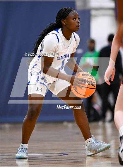 Thumbnail 1 in Sebastian River vs. Palm Harbor University (Tampa Bay Christmas Invitational) photogallery.