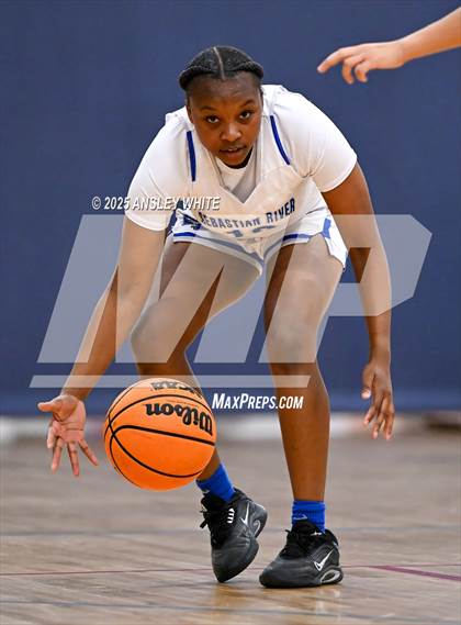 Thumbnail 2 in Sebastian River vs. Palm Harbor University (Tampa Bay Christmas Invitational) photogallery.