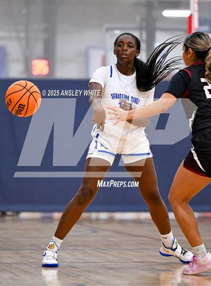 Thumbnail 1 in Sebastian River vs. Palm Harbor University (Tampa Bay Christmas Invitational) photogallery.