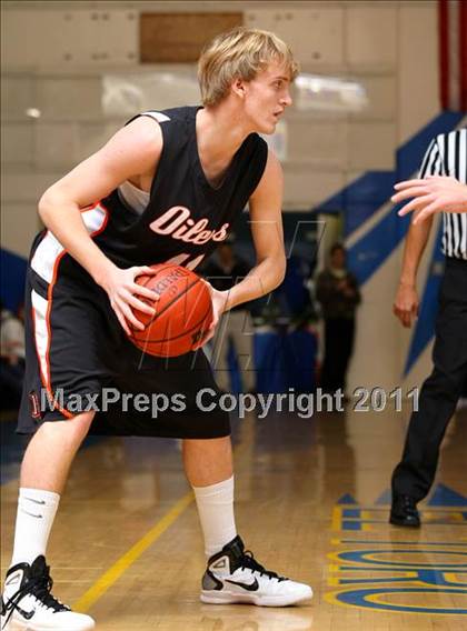 Thumbnail 3 in Dana Hills vs. Huntington Beach (OC North/South Challenge) photogallery.