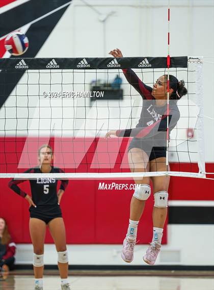 Thumbnail 3 in Oaks Christian vs Millikan (Tae Kim Lakewood/Molten Classic) photogallery.
