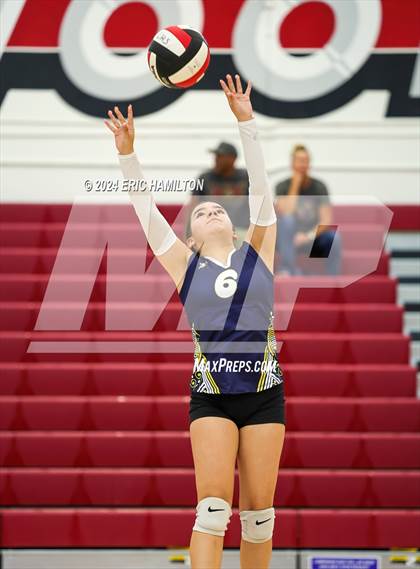 Thumbnail 2 in Oaks Christian vs Millikan (Tae Kim Lakewood/Molten Classic) photogallery.
