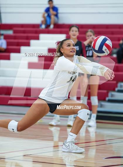 Thumbnail 3 in Oaks Christian vs Millikan (Tae Kim Lakewood/Molten Classic) photogallery.