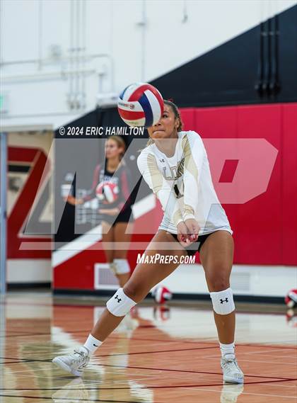 Thumbnail 1 in Oaks Christian vs Millikan (Tae Kim Lakewood/Molten Classic) photogallery.