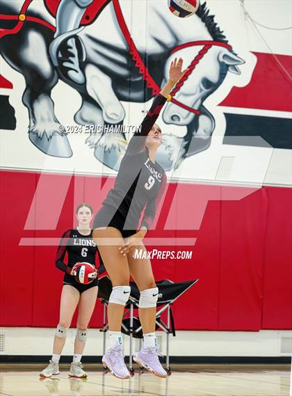 Thumbnail 2 in Oaks Christian vs Millikan (Tae Kim Lakewood/Molten Classic) photogallery.