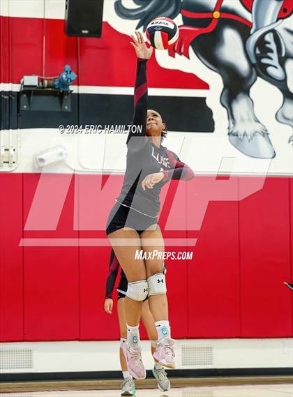 Thumbnail 2 in Oaks Christian vs Millikan (Tae Kim Lakewood/Molten Classic) photogallery.
