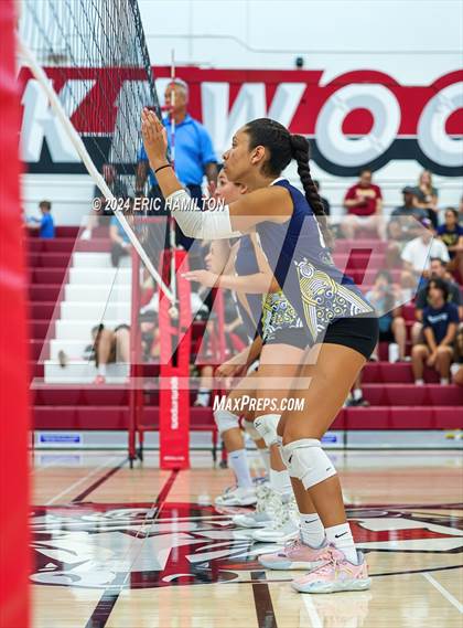 Thumbnail 3 in Oaks Christian vs Millikan (Tae Kim Lakewood/Molten Classic) photogallery.