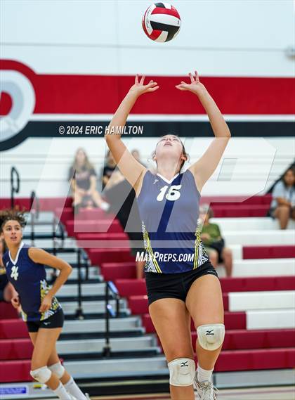 Thumbnail 3 in Oaks Christian vs Millikan (Tae Kim Lakewood/Molten Classic) photogallery.