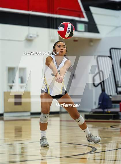Thumbnail 2 in Oaks Christian vs Millikan (Tae Kim Lakewood/Molten Classic) photogallery.
