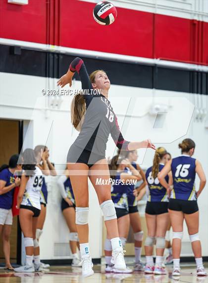 Thumbnail 3 in Oaks Christian vs Millikan (Tae Kim Lakewood/Molten Classic) photogallery.