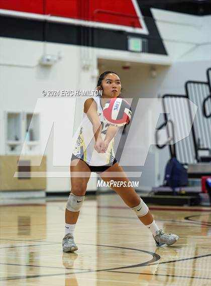 Thumbnail 3 in Oaks Christian vs Millikan (Tae Kim Lakewood/Molten Classic) photogallery.