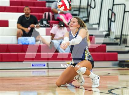Thumbnail 3 in Oaks Christian vs Millikan (Tae Kim Lakewood/Molten Classic) photogallery.