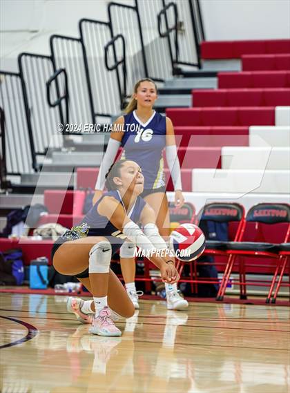 Thumbnail 3 in Oaks Christian vs Millikan (Tae Kim Lakewood/Molten Classic) photogallery.