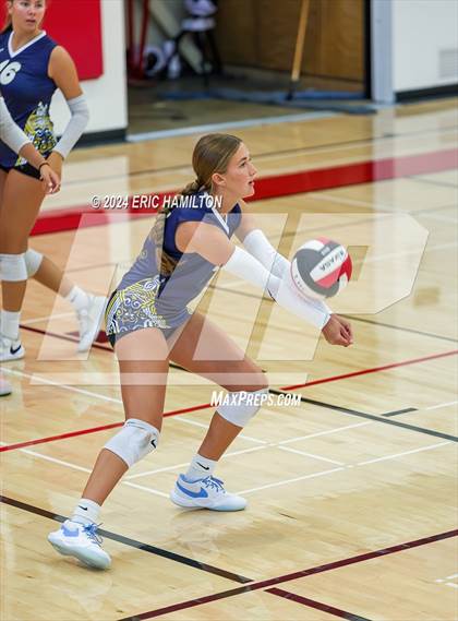 Thumbnail 2 in Oaks Christian vs Millikan (Tae Kim Lakewood/Molten Classic) photogallery.