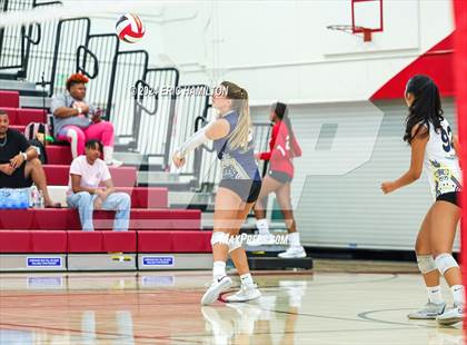 Thumbnail 3 in Oaks Christian vs Millikan (Tae Kim Lakewood/Molten Classic) photogallery.
