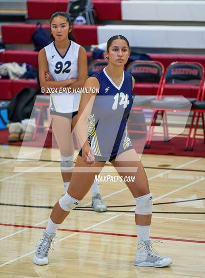 Thumbnail 2 in Oaks Christian vs Millikan (Tae Kim Lakewood/Molten Classic) photogallery.