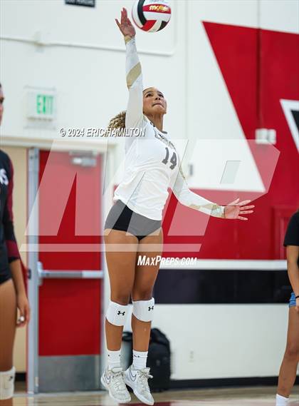 Thumbnail 2 in Oaks Christian vs Millikan (Tae Kim Lakewood/Molten Classic) photogallery.