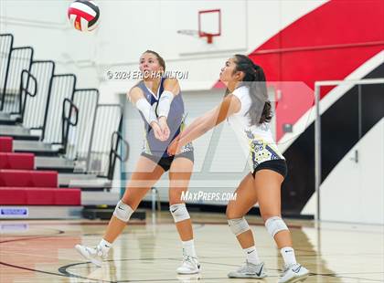 Thumbnail 2 in Oaks Christian vs Millikan (Tae Kim Lakewood/Molten Classic) photogallery.