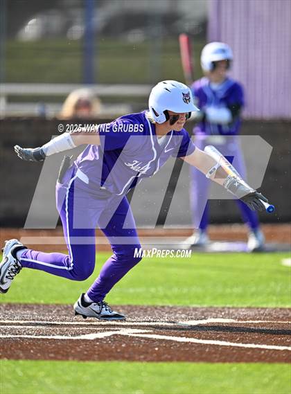 Thumbnail 3 in Lindale vs. Hallsville (Reich Builders Classic) photogallery.