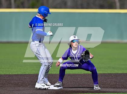 Thumbnail 3 in Lindale vs. Hallsville (Reich Builders Classic) photogallery.