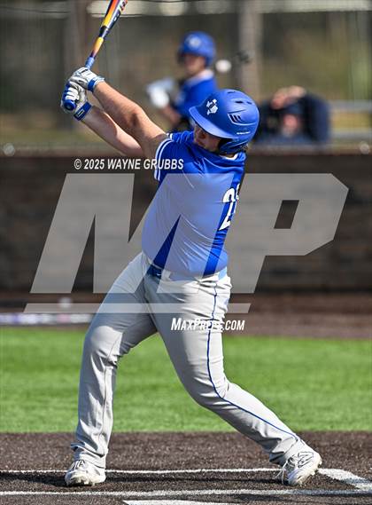 Thumbnail 2 in Lindale vs. Hallsville (Reich Builders Classic) photogallery.