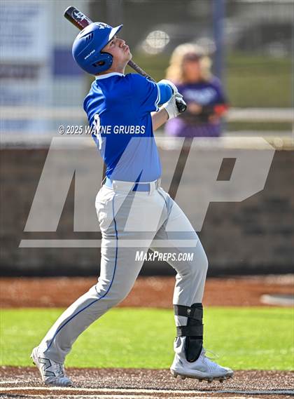 Thumbnail 2 in Lindale vs. Hallsville (Reich Builders Classic) photogallery.