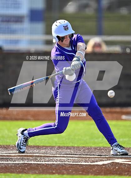 Thumbnail 2 in Lindale vs. Hallsville (Reich Builders Classic) photogallery.