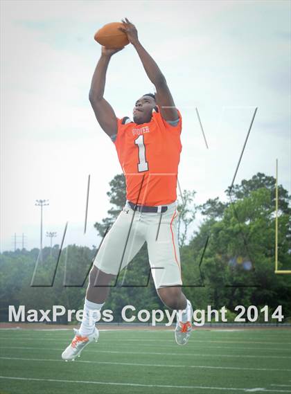 Thumbnail 3 in Hoover (2014 Preseason Top 25 Photo Shoot) photogallery.