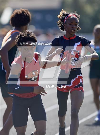 Thumbnail 1 in Mandarin Preseason Classic (4 x 100 Meters) photogallery.