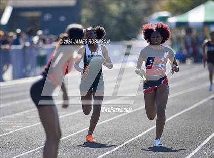 Thumbnail 1 in Mandarin Preseason Classic (4 x 100 Meters) photogallery.