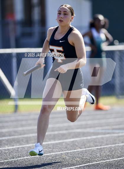 Thumbnail 1 in Mandarin Preseason Classic (4 x 100 Meters) photogallery.