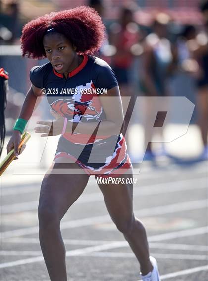 Thumbnail 2 in Mandarin Preseason Classic (4 x 100 Meters) photogallery.