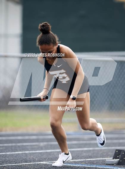 Thumbnail 3 in Mandarin Preseason Classic (4 x 100 Meters) photogallery.