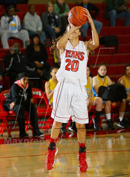 Thumbnail 1 in Center vs Antelope (Common Good Classic) photogallery.
