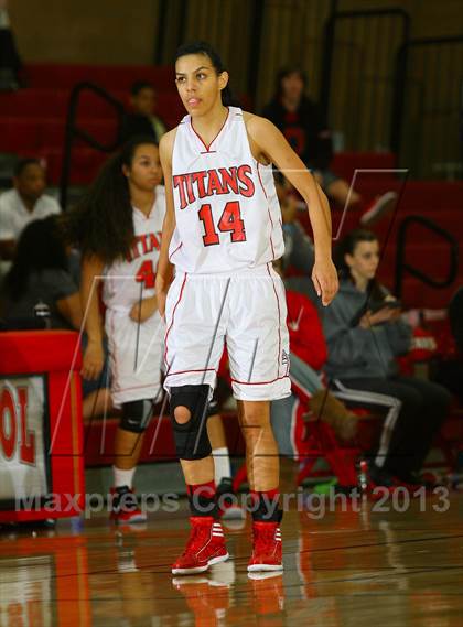 Thumbnail 2 in Center vs Antelope (Common Good Classic) photogallery.