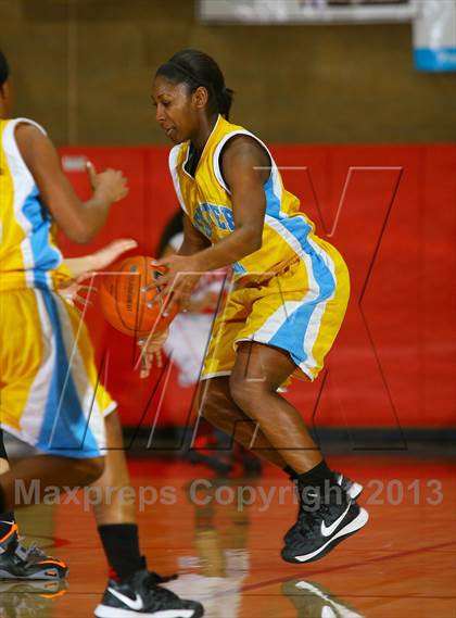 Thumbnail 1 in Center vs Antelope (Common Good Classic) photogallery.