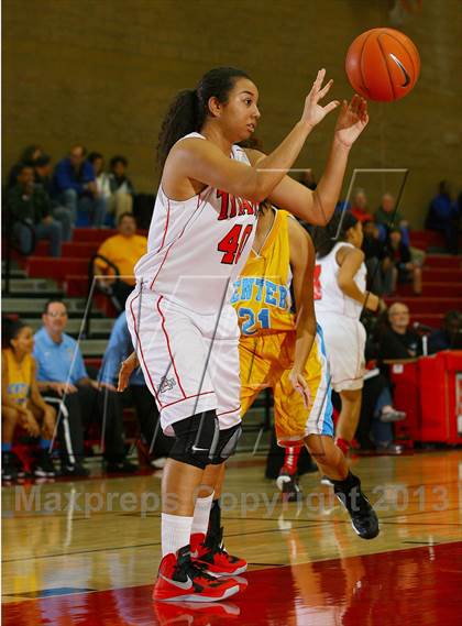 Thumbnail 2 in Center vs Antelope (Common Good Classic) photogallery.