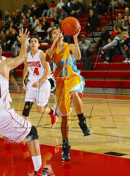 Thumbnail 1 in Center vs Antelope (Common Good Classic) photogallery.