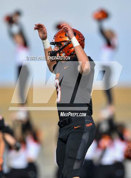 Thumbnail 3 in Montrose @ Erie (CHSAA 4A Semifinal Game) photogallery.