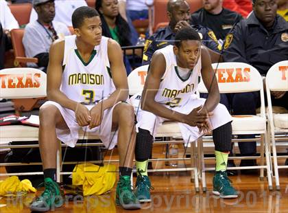 Thumbnail 2 in Yates vs. Madison (UIL 3A Final) photogallery.