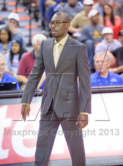 Thumbnail 1 in Yates vs. Madison (UIL 3A Final) photogallery.