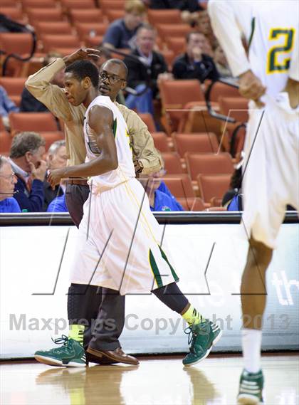 Thumbnail 3 in Yates vs. Madison (UIL 3A Final) photogallery.