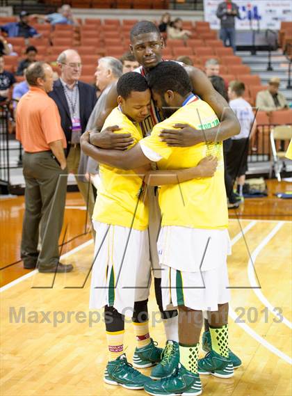 Thumbnail 2 in Yates vs. Madison (UIL 3A Final) photogallery.